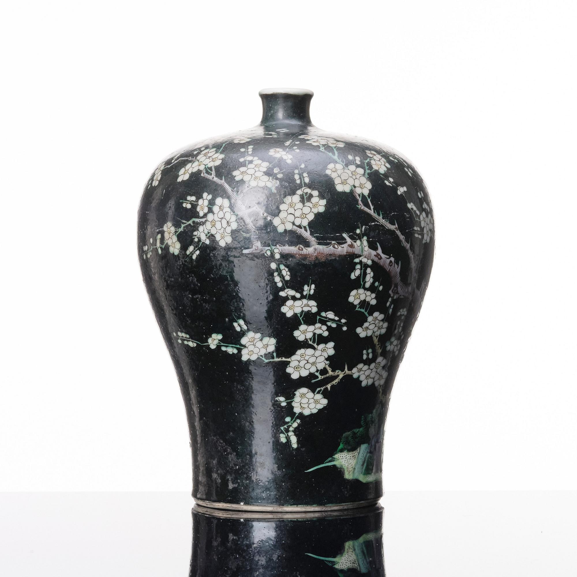 A Chinese famille noire Meiping vase, Qing dynasty, 19th Century.