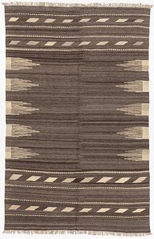 A kilim carpet, c. 292 x 198 cm.