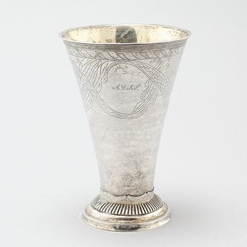 A silver beaker by Anders Pihlgren, Östhammar, 1806.