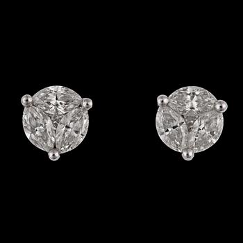 1163. A pair of navette- and brilliant cut diamond earrings, tot. 2.02 cts.