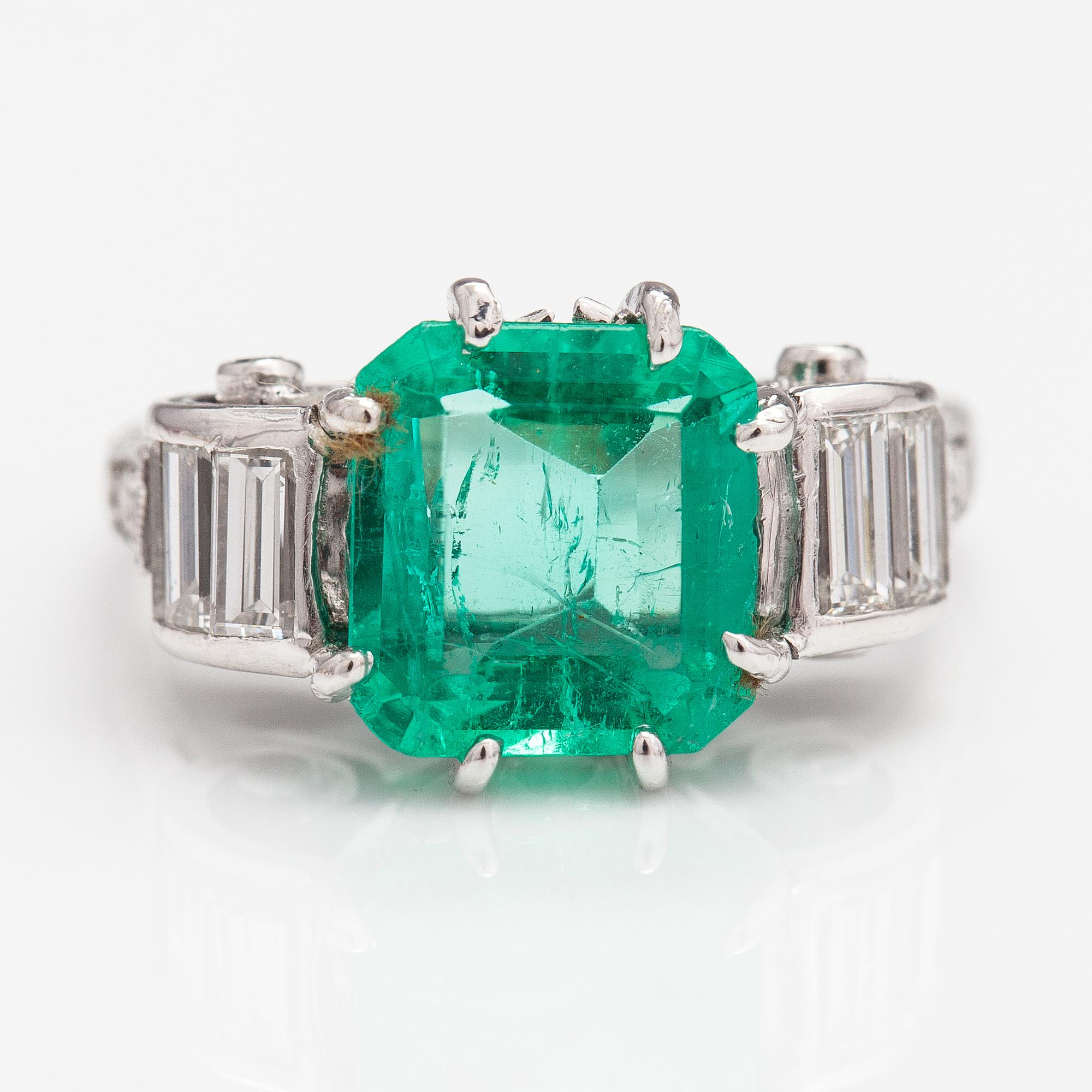 SORMUS, platinaa, smaragdi n. 1.90 ct ja timantteja n. 0.35 ct yht.