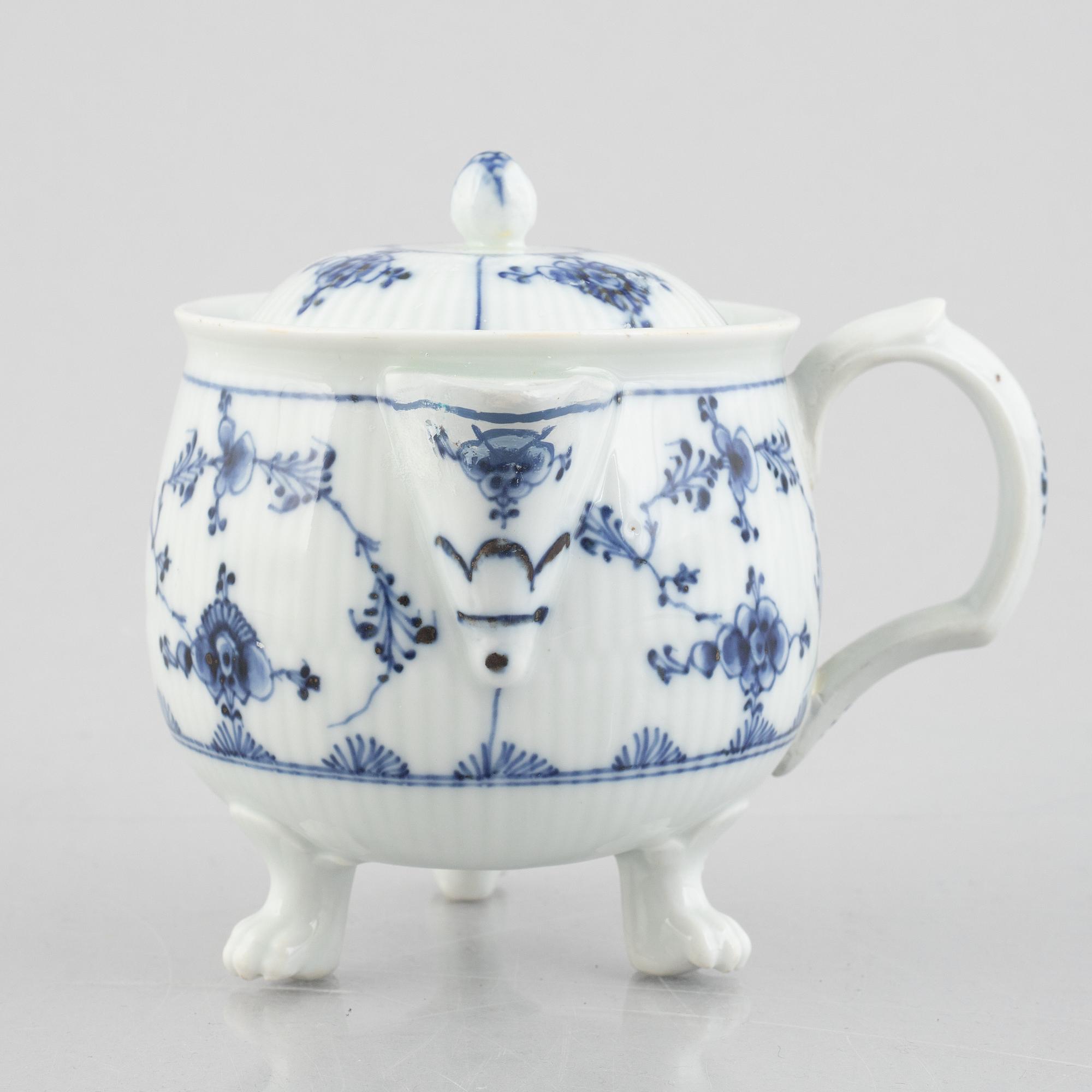 Gräddanna med lock, porslin, "Musselmalet", Royal Copenhagen, sent 1700-tal.