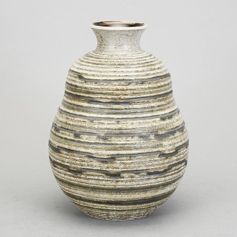 VAS, chamotterat stengods. Britt-Louise Sundell, Gustavsberg studio, 1960-tal.