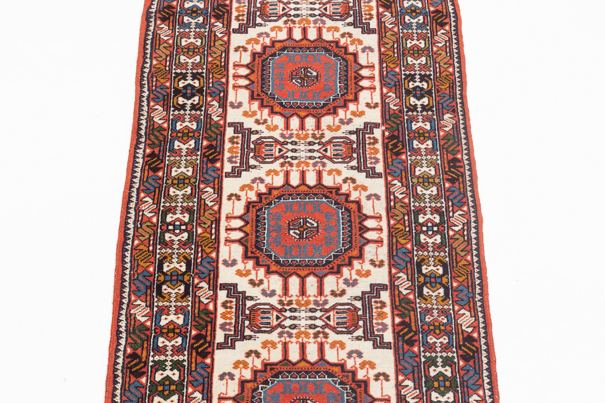Gallerimatta, Karadja, ca 642 x 87 cm.