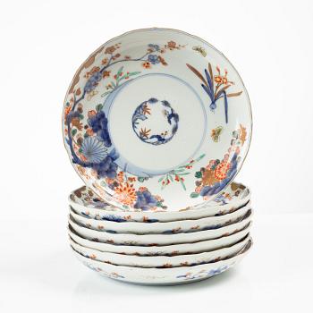 Fat och tallrikar, 14 stycken, porslin, Japan, Meiji (1868-19.