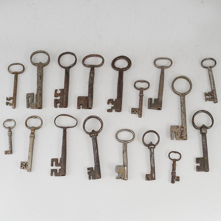 17 keys, iron, 18th/19th century.