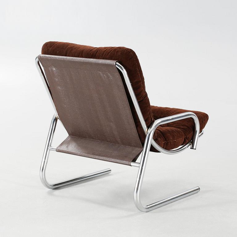 A 1970s armchair.