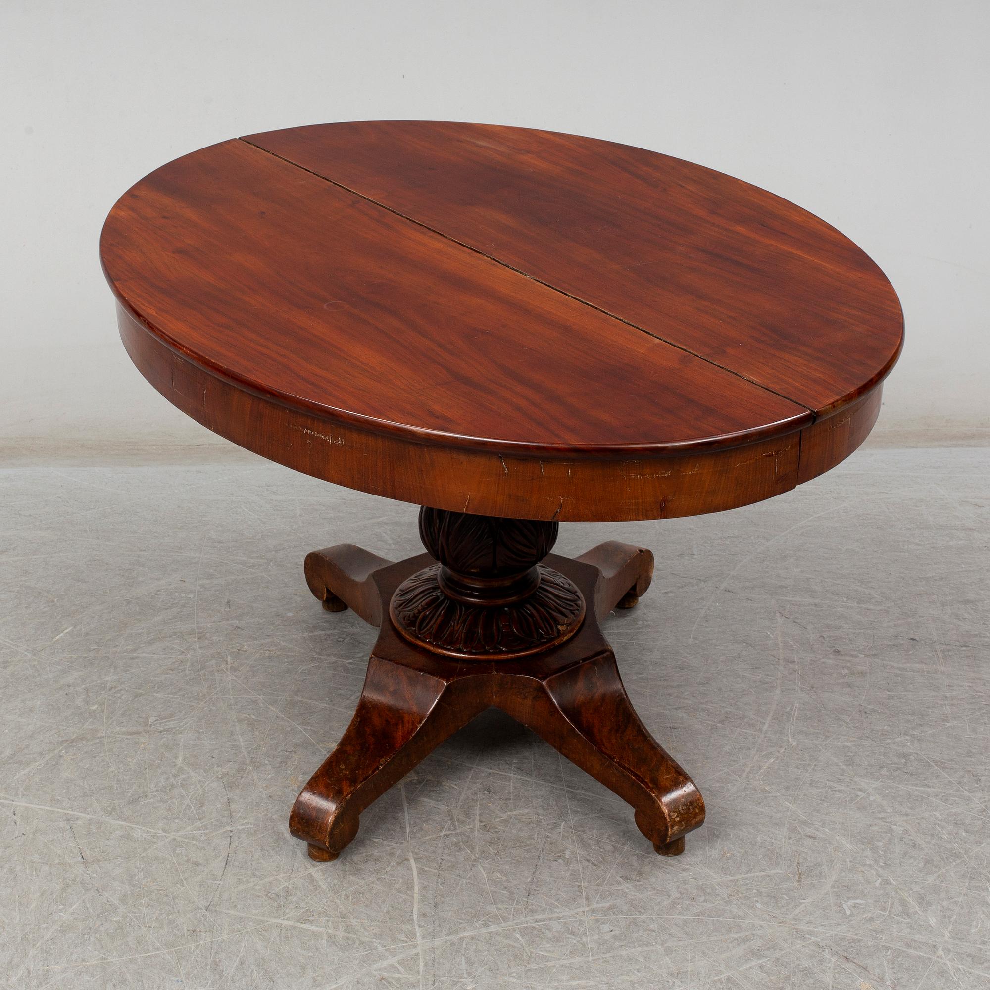 A late Empire Dinner table, 19th century.