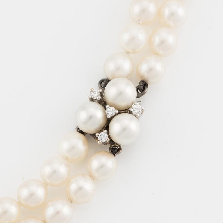 Pärlcollier, tvåradig, med odlade pärlor.