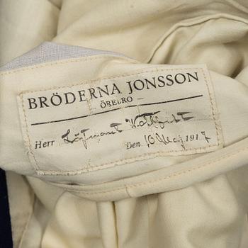 Uniform for a Swedish grenadier officer, made by Bröderna Johnsson, Örebro, 1917.