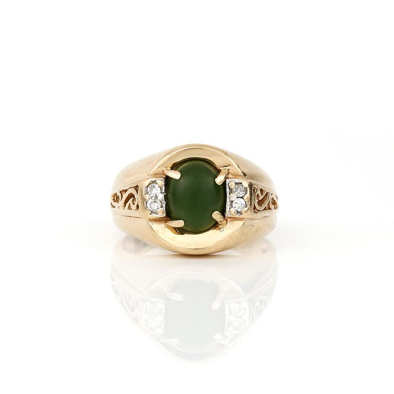 RING, 14k guld med grön sten o diamanter. Vikt ca9g.