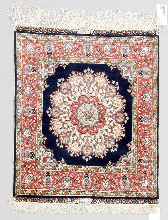 SILKESMATTA, Hereke, old/semiantik Turkiet. Ca 75 x 62.