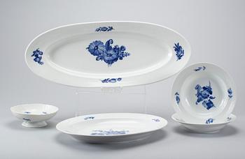SERVISDELAR, 67 delar+10 delar, porslin, Blå Blomst Royal Copenhagen.