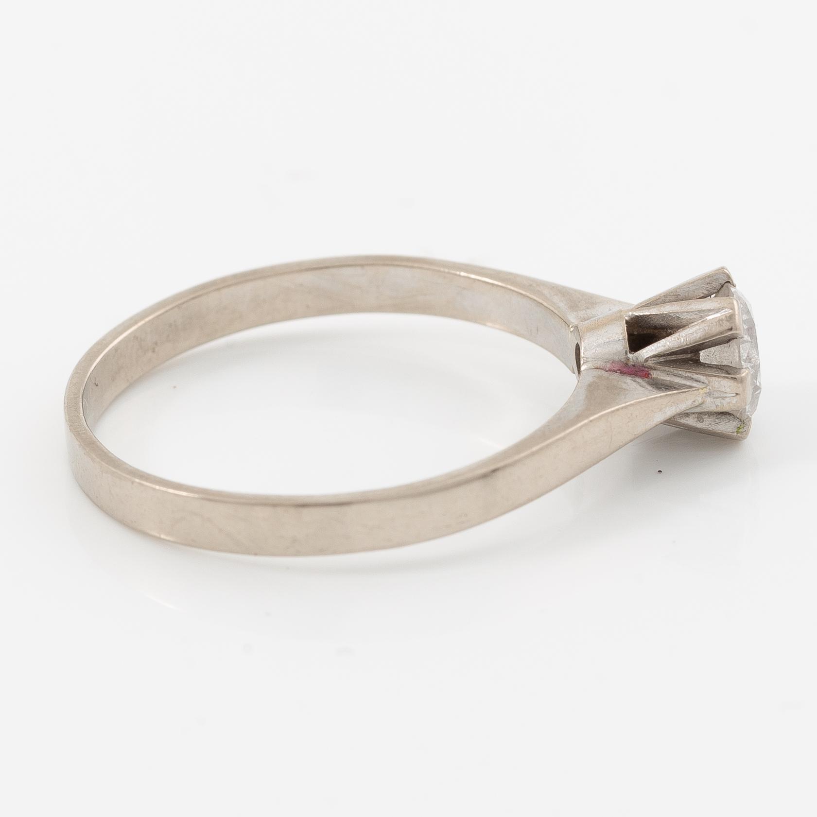 Ring 18K vitguld med briljantslipad diamant 0.65 ct.