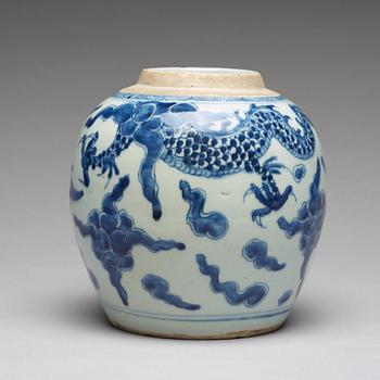 A blue and white Transitional jar, 17th Century.