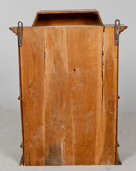HÄNGSKÅP, 1700-tal.