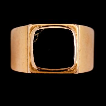 RING, 18 k guld, Wiwen Nilsson, 1942, AN. Total vikt ca 30 g.