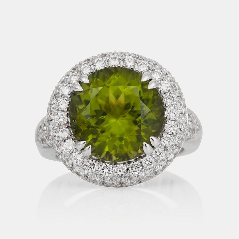 A Burmese 8.50 ct peridot and pavé-set diamond ring. Total carat weight of diamonds circa 2.00 cts.