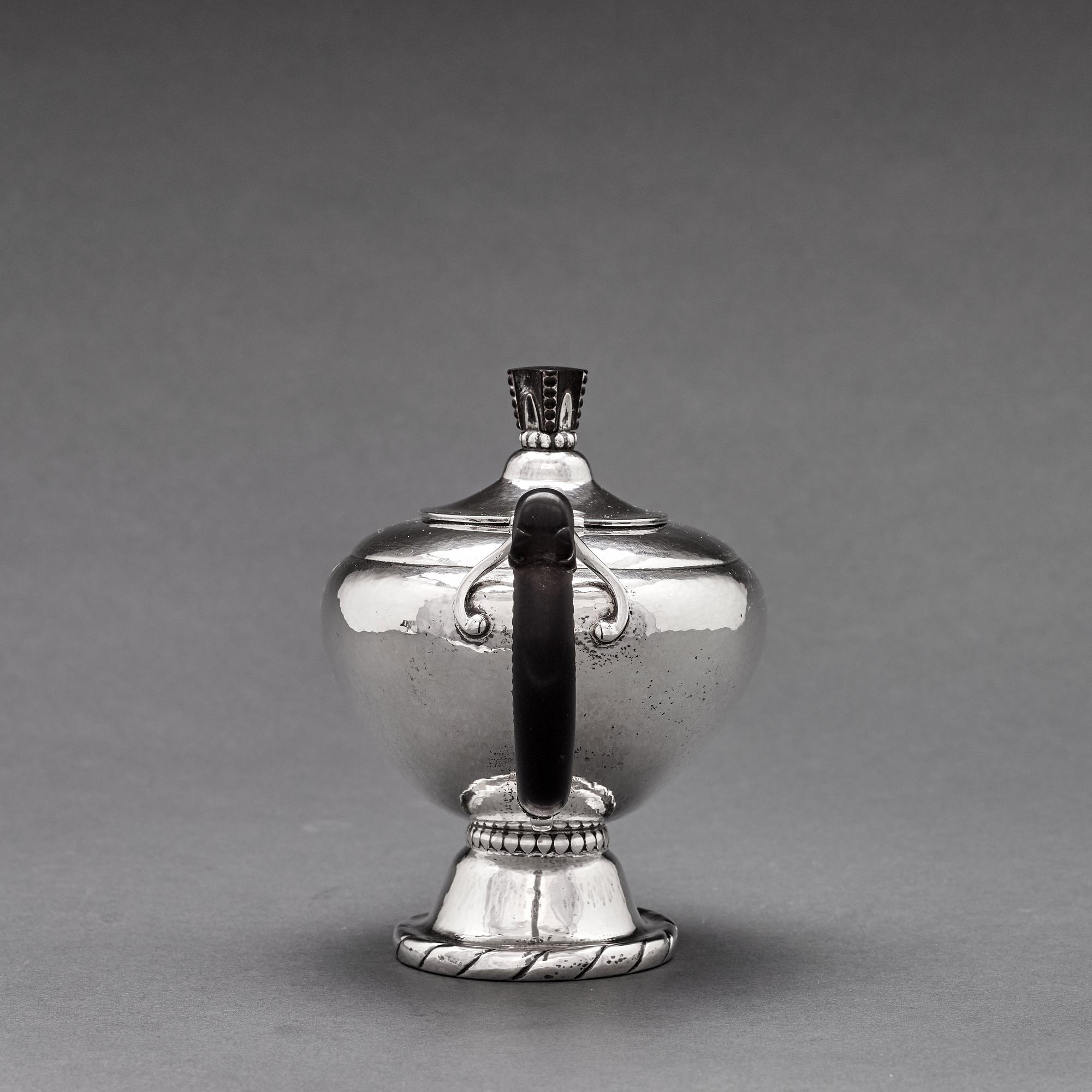 Georg Jensen, a 4 pieces coffee and tea service, Copenhagen 1915-19, 830/1000 silver. Design nr 88.
