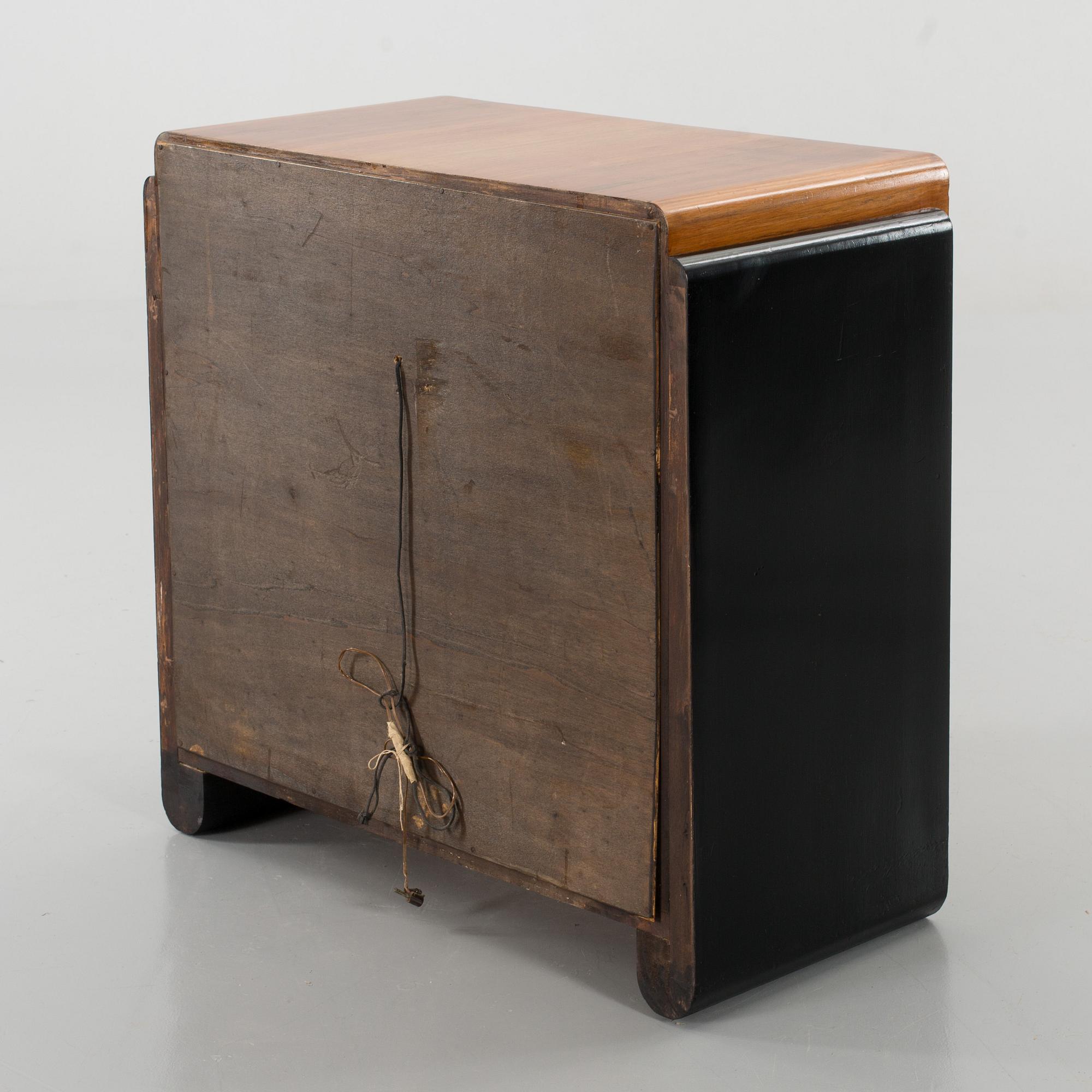 A cocktail cabinet, mid 1900's.