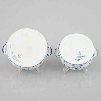 Two 'Blue Fluted Plain' / 'Musselmalet rifflet' sugar bowls with covers, Royal Copenhagen, model 400 and 410, post 1923.