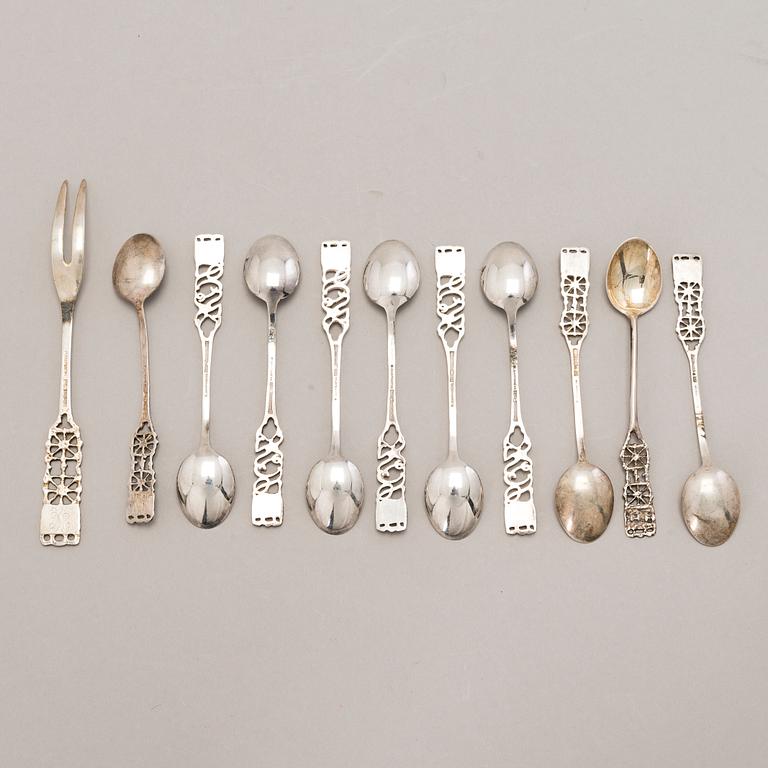 PENTTI SARPANEVA, A set of 6+4 Silver Spoons with a fork, marks of Turun hopea, Turku 1977.