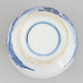 A Chinese vase and an urn with cover, the Qing dynasty, 19th century.