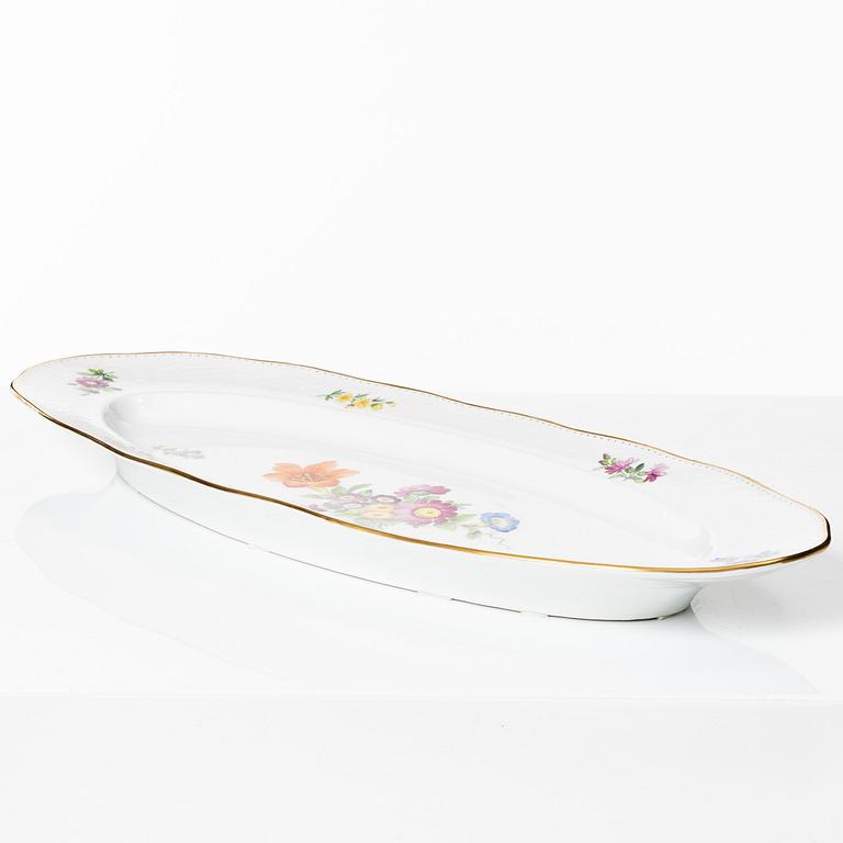 Royal Copenhagen, a 33-piece dinner service, 'Saxon Flower', Denmark.