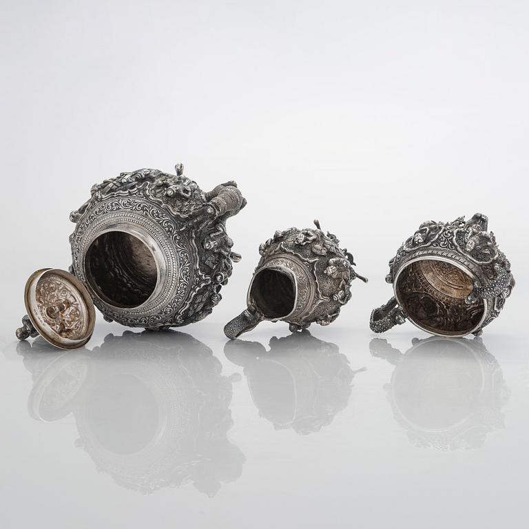 Tekanna, sockerskål och mjölkkanna, silver, 1900-talets början/ första hälft. Finska kontrollstämplar, 1949.