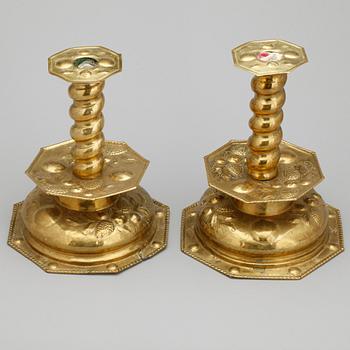 LJUSSTAKAR, ett par, barockstil, omkring 1800-talets mitt.