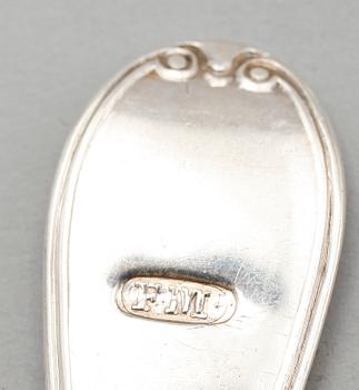 BORDSSKEDAR, 12 st (6+6), silver, varav 6 st Gustaf Möllenborg, Stockholm 1832, 6 st 1854. Total vikt ca 432 g.