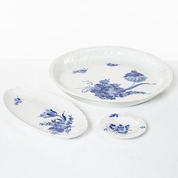 Royal Copenhagen, servisdelar, 67 delar, "Blå blomst", Danmark.