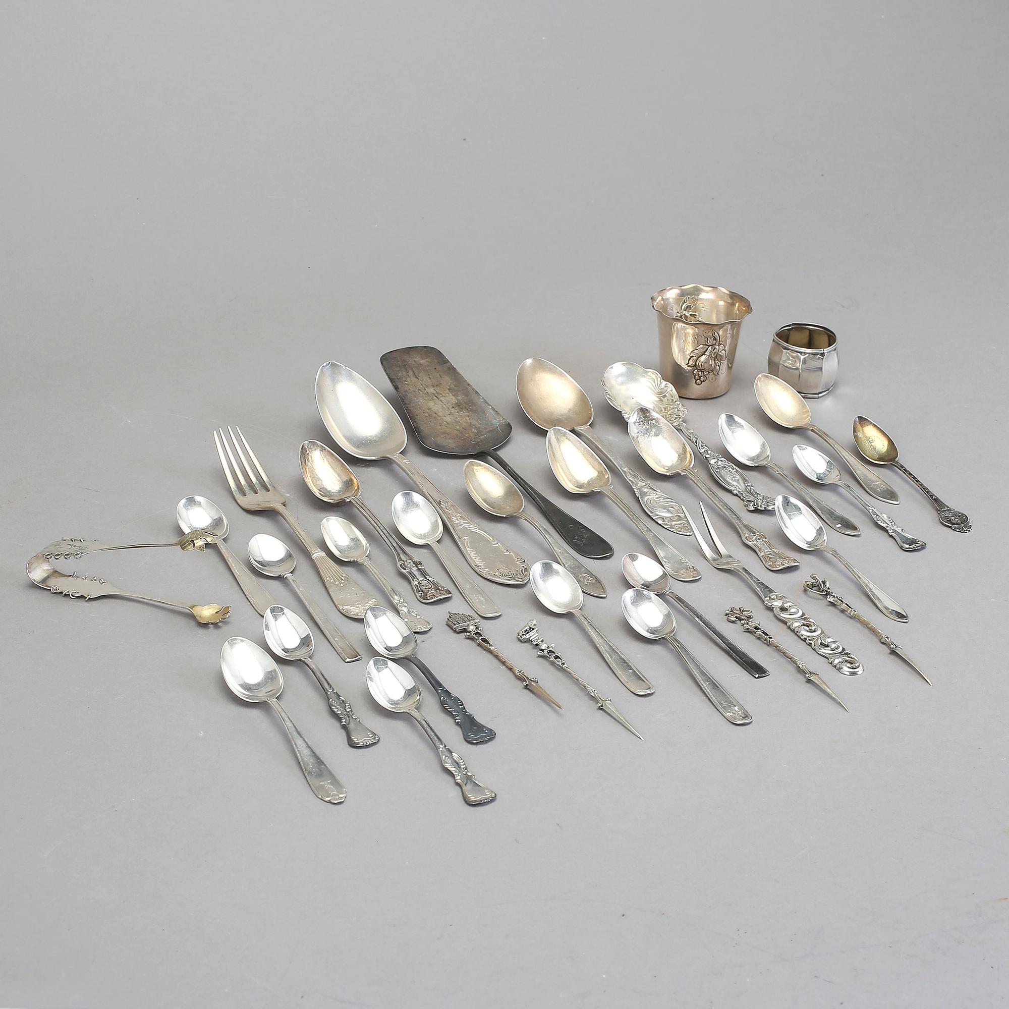 PARTI SILVER, svenska samt utländska stämplar, mestadels 1900-tal. Vikt 628 g.