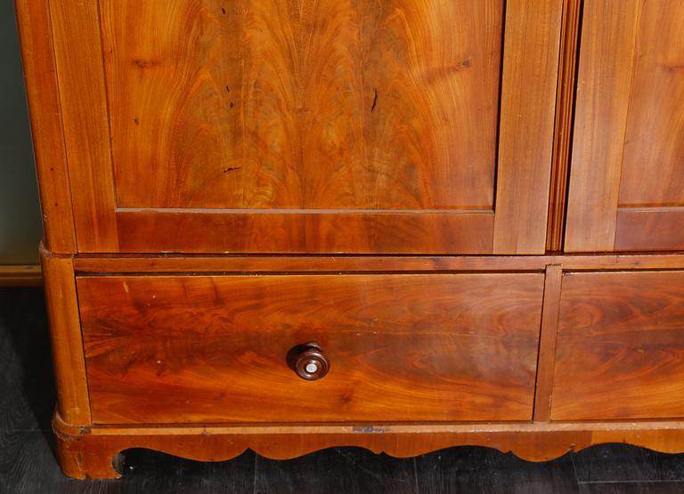 BOKSKÅP, 1800-talets mitt/andra hälft.