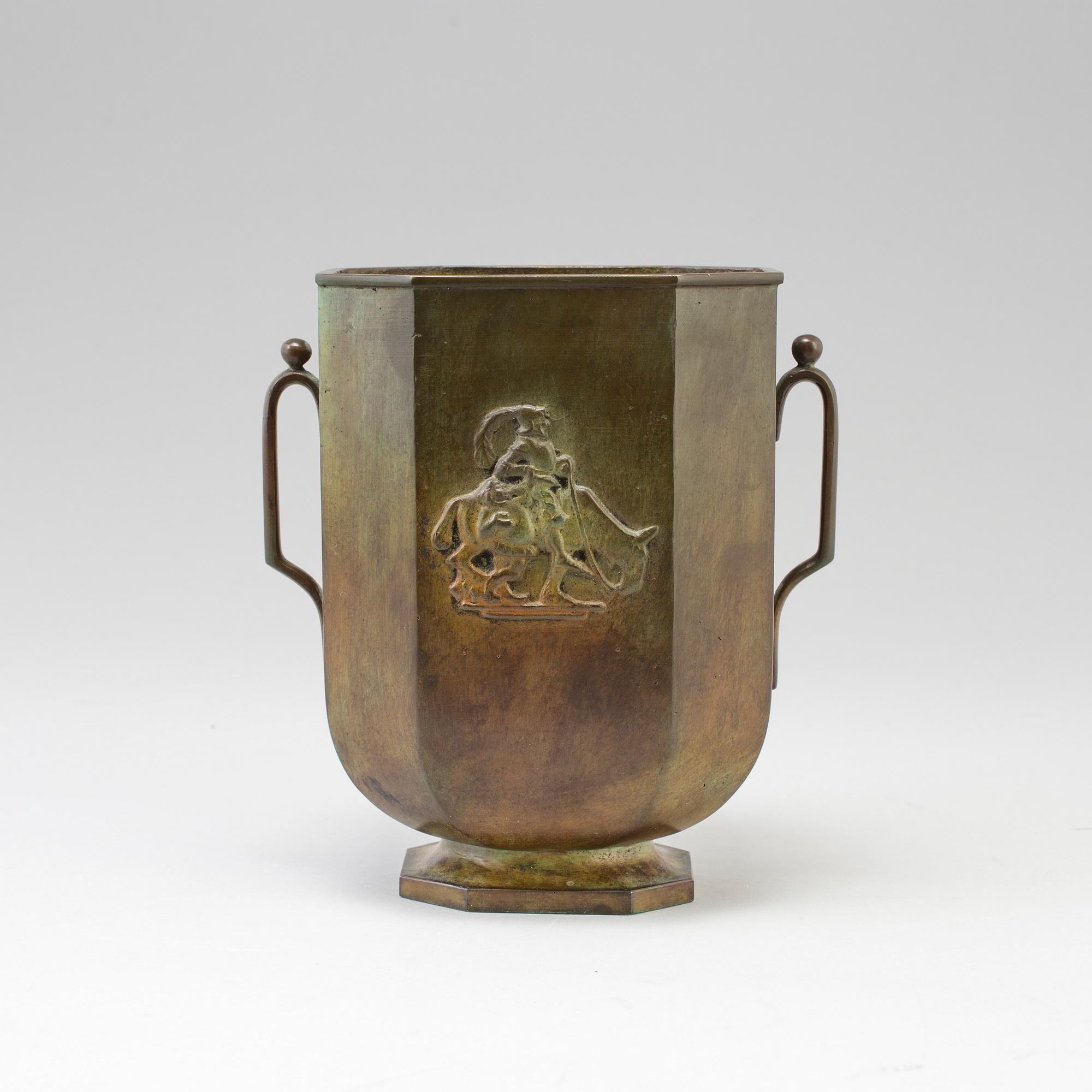 JUST ANDERSEN, vas av brons, GAB, Stockholm. Modellen i produktion omkring 1927-1943.