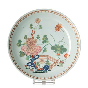 1298. A large famille rose dish, Qing dynasty with mark.