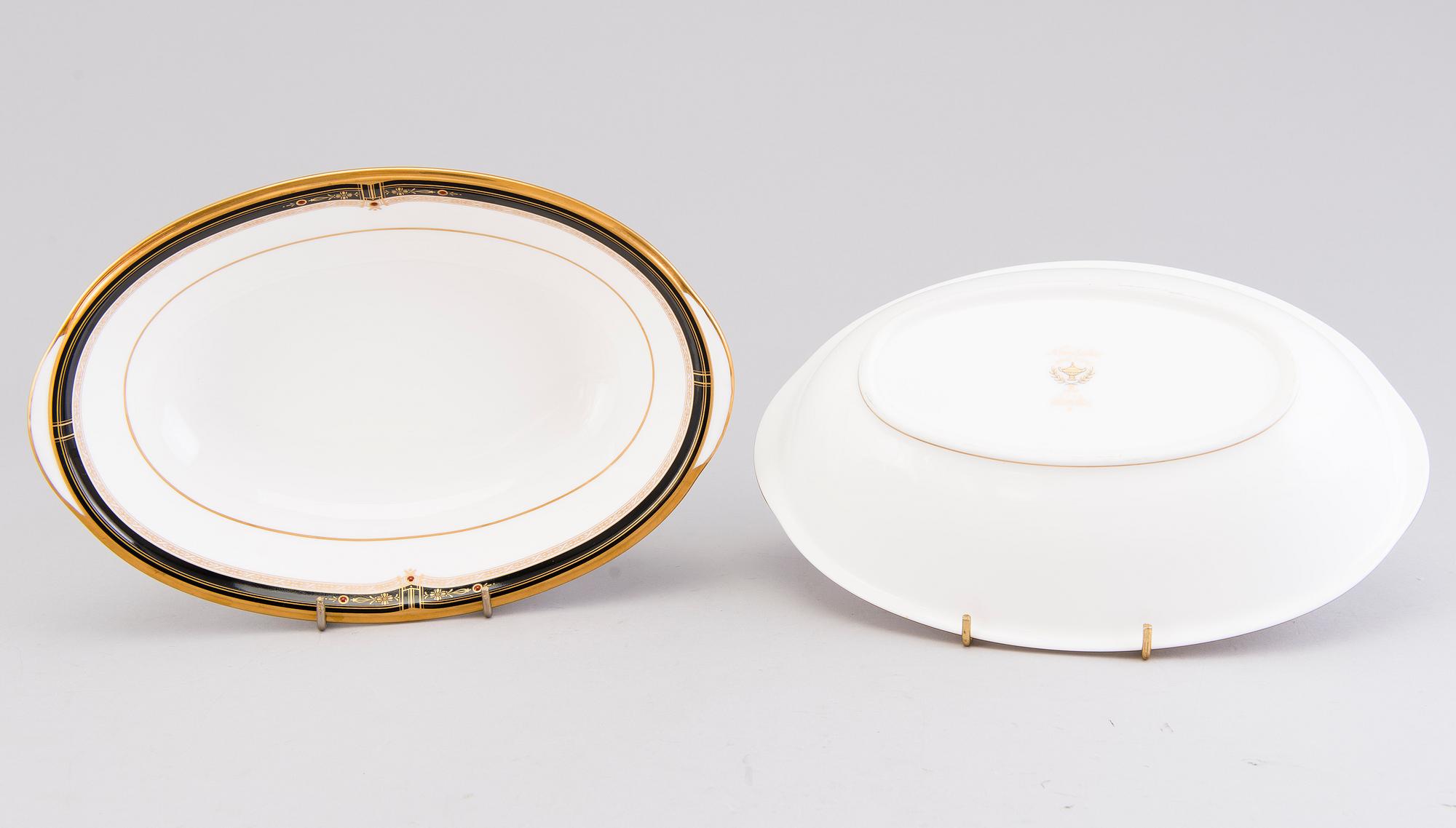 A Japanese 84-pcs Noritake porcelain coffee set and dinnerware from the end of the 20th Century.