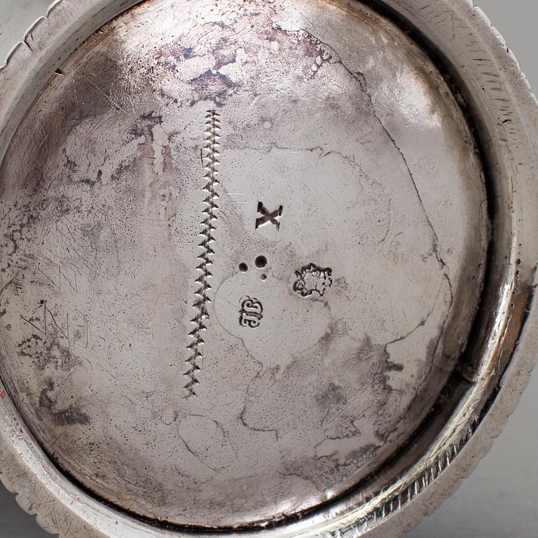 JOHAN LUND, Stockholm 1710, bägare, silver, vikt c:a 386 gram. Karolinsk.