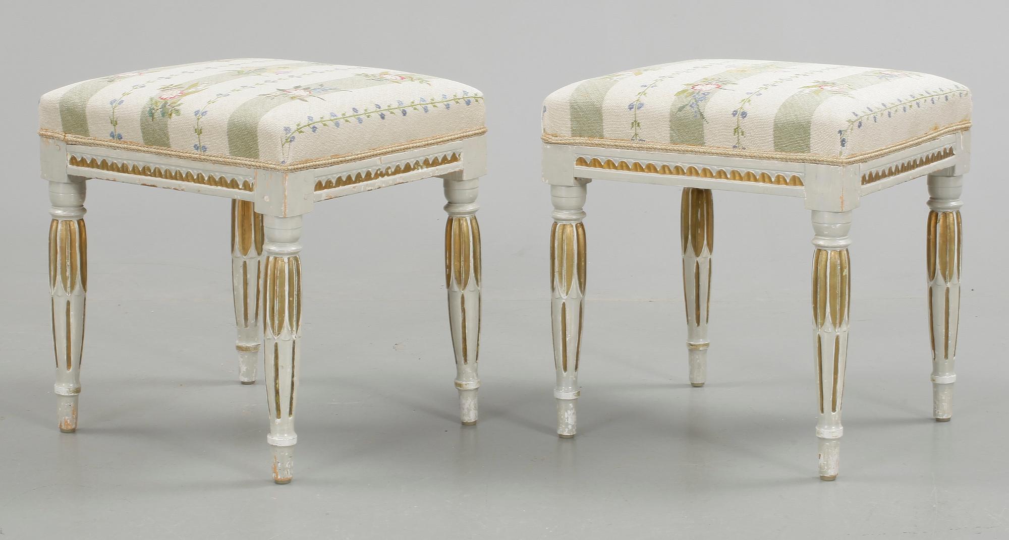 TABURETTER, ett par, sengustaviansk stil, 1900-talets början.