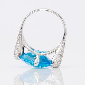 RING, blå topas samt diamanter.