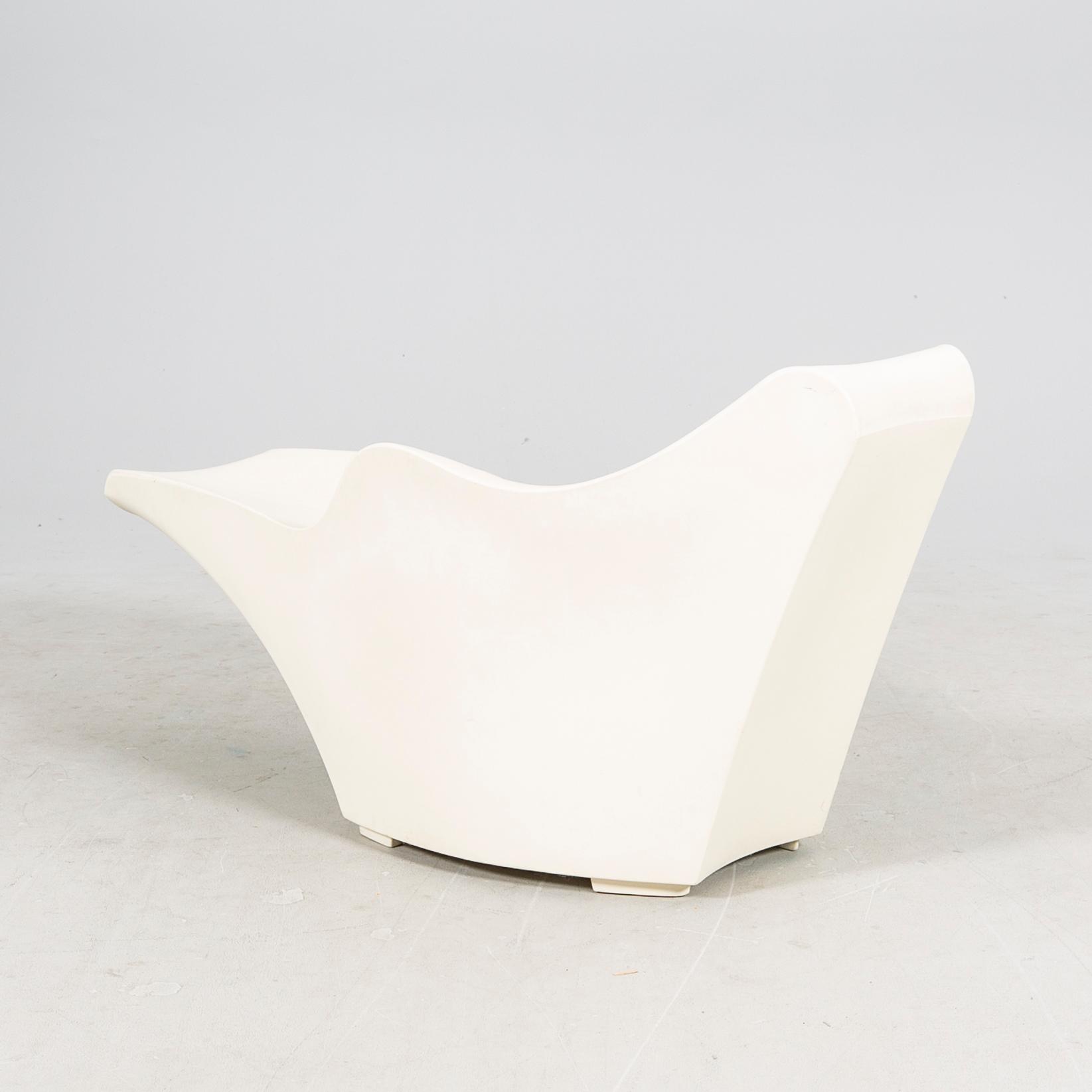 Tokujin Yoshioka, Liggfåtölj,  "Tokyo Pop Dormeuse Chair" för Driade sent 1900-tal.
