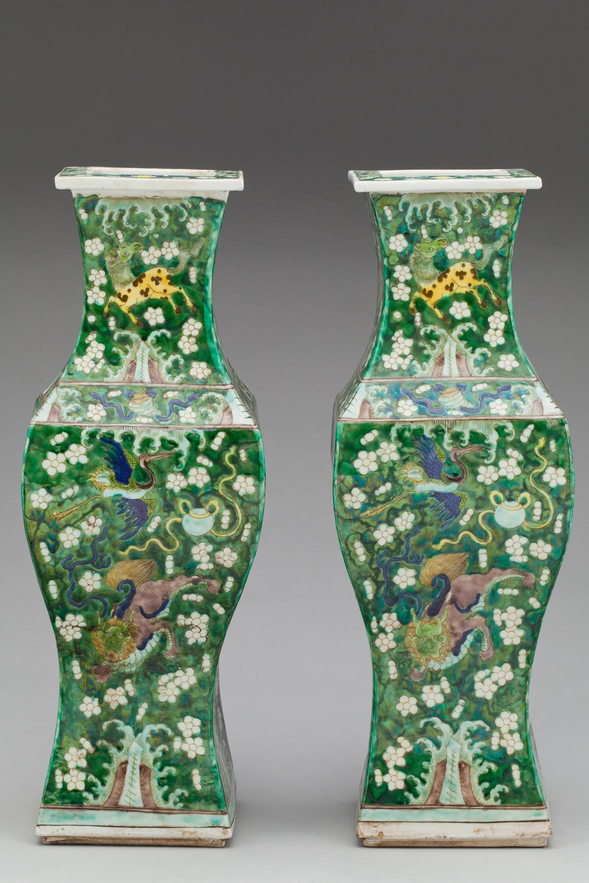 VASER, ett par, porslin, Kangxi-stil, Kina 1800-tal.