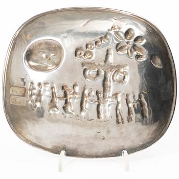 Olle Ohlsson, A silver dish, signed 1978 and numbered 78/350, Silvergillet AB, Malmö 1978.