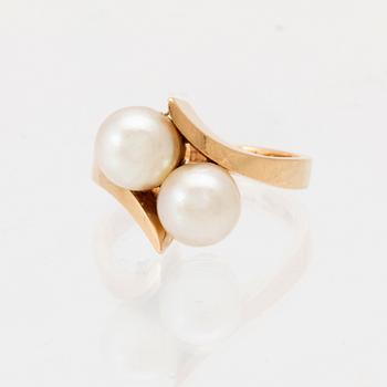Ring 18K guld med odlade pärlor, Hjalmar Bergmark Norrköping 1944.