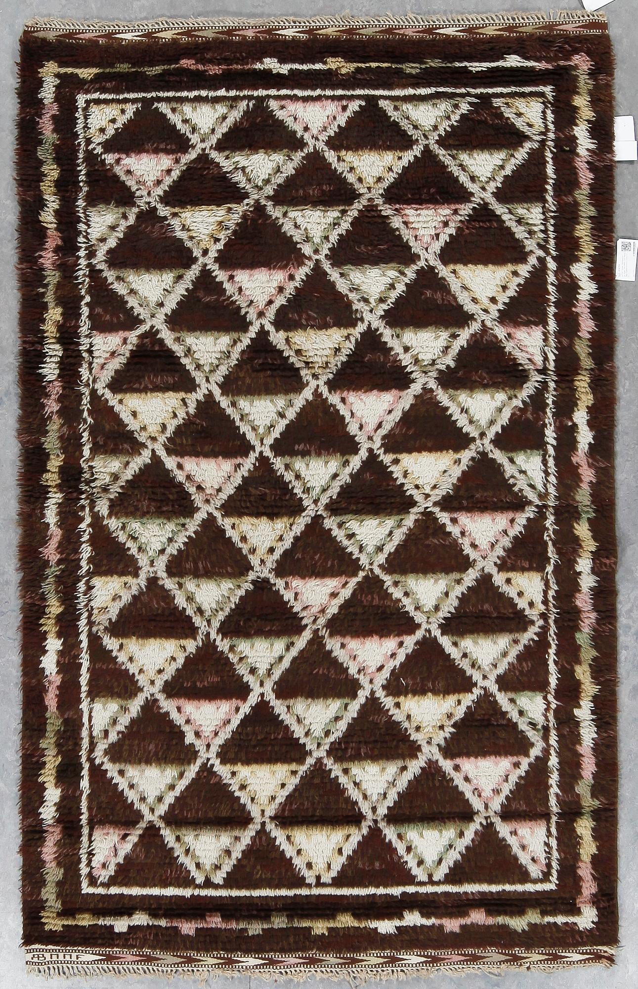 MATTA. "Svart Primavera". Rya. Sign. AB MMF (AB Märta Måås-Fjetterström). 220x137 cm.