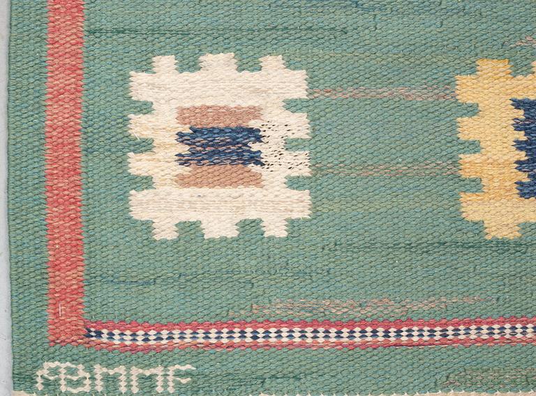 Märta Måås-Fjetterström, matto, a runner, "Grön äng", flat weave, ca 284,5 x 94,5 cm, signed AB MMF.