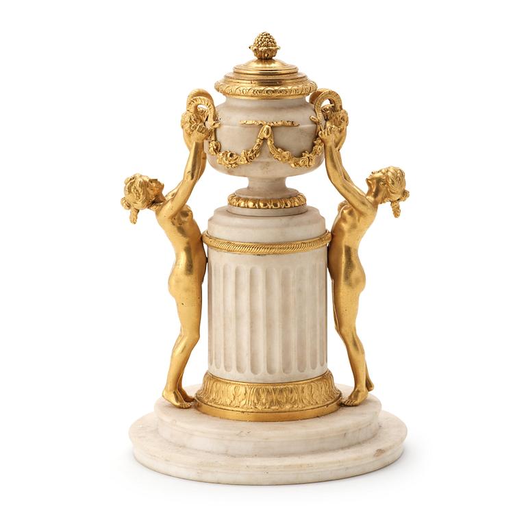 BORDSUPPSATS, "Monument Antique", Louis XVI, möjligen från Pierre Gouthières verkstad 1760-tal.