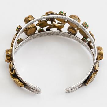 ARMBAND, sterlingsilver, pärlor samt olikfärgade stenar.