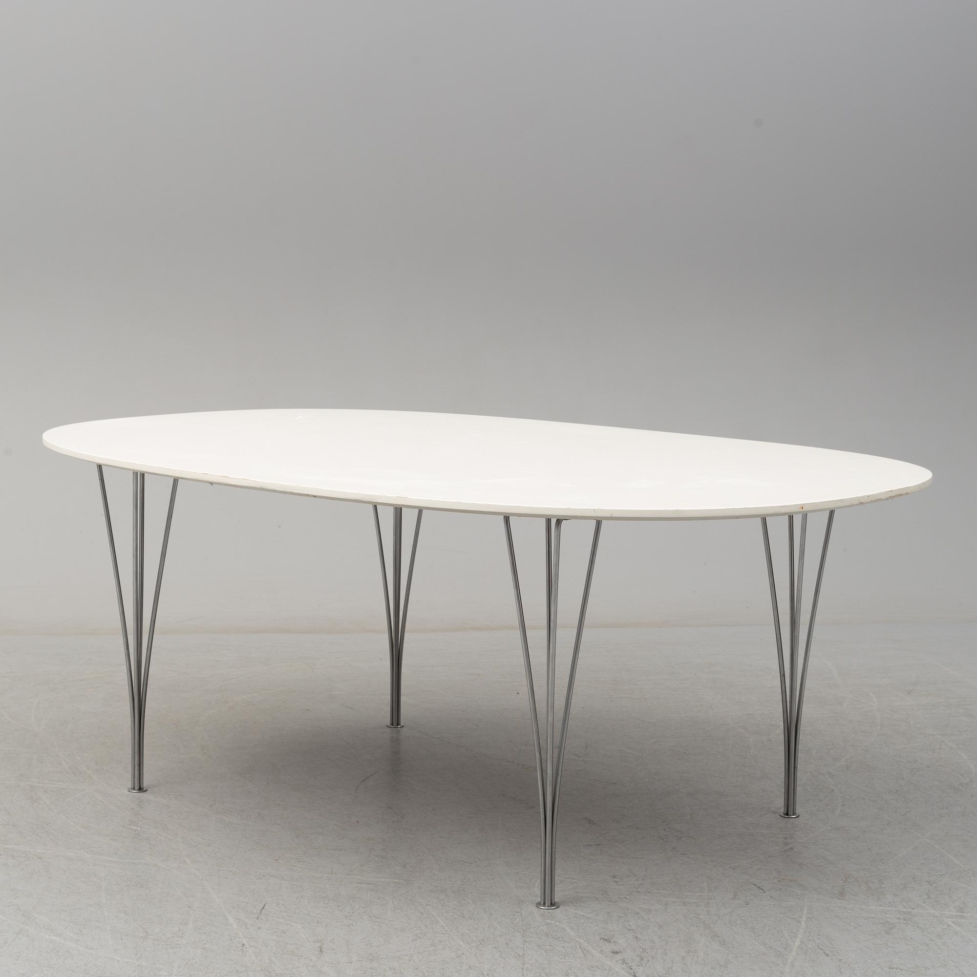 A 'Superellips' table by Bruno Mathsson and Piet Hein, Fritz Hansen, Denmark, 1900-talets andra hälft.