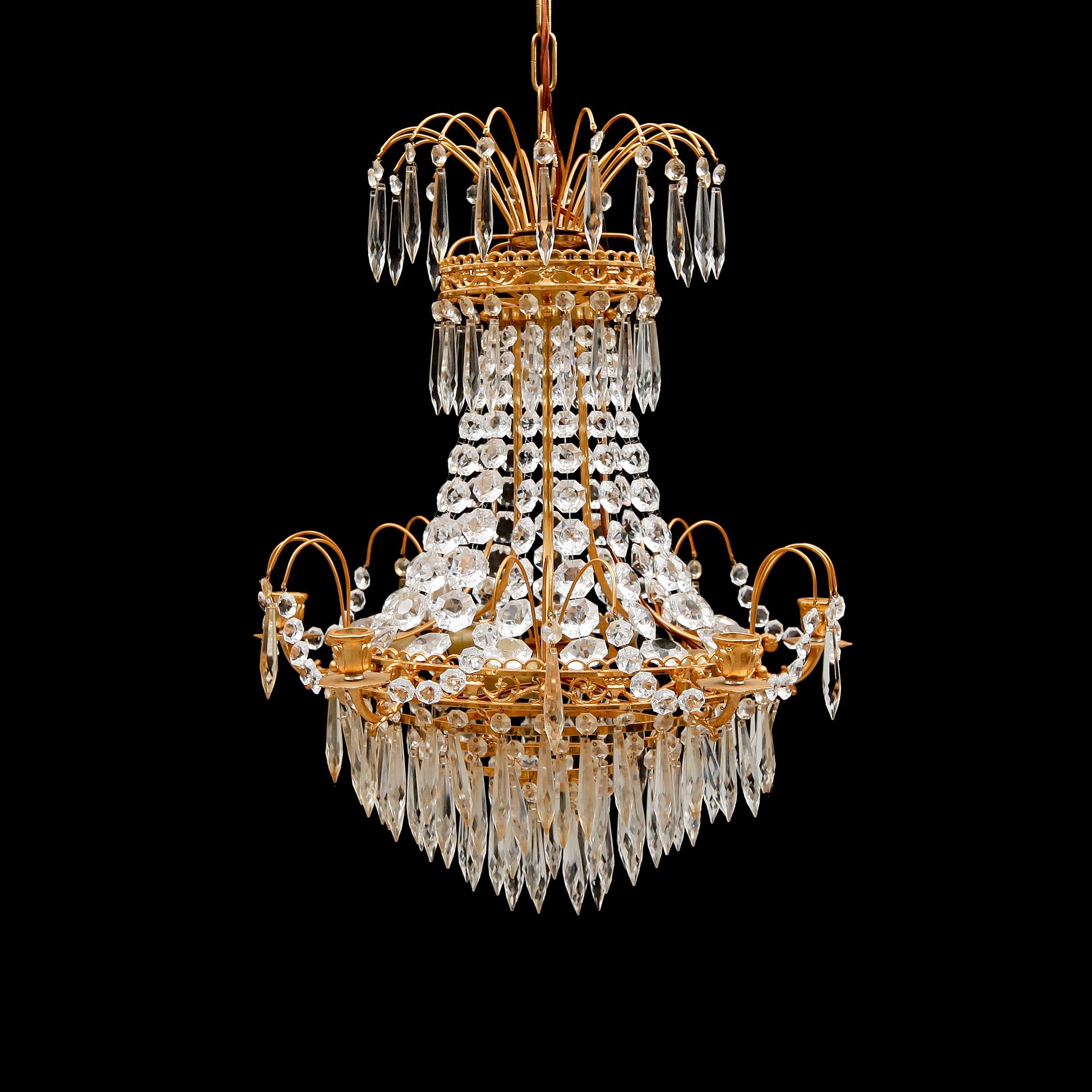 LJUSKRONA, gustaviansk stil, 1900-talets andra hälft. Höjd 54 cm.